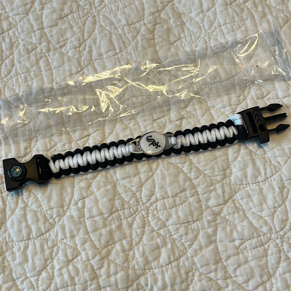 Chicago White SOX ⚾️ Braided Bracelet with Working Compass. New in package!